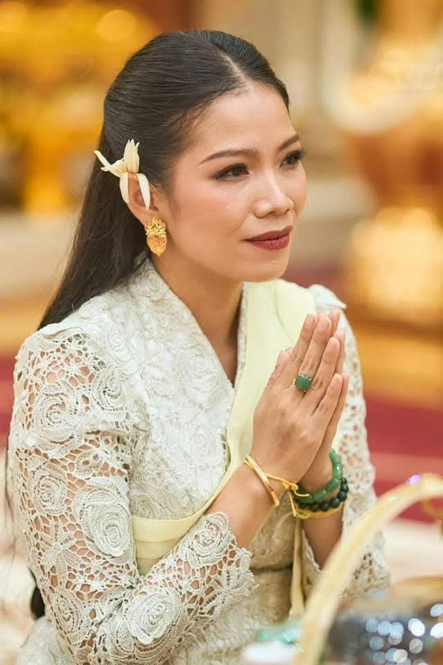 ឯកឧត្តម គួច ចំរើន អភិបាលខេត្តកណ្តាល គោរពជូនពរ លោកជំទាវ កែ សួនសុភី ស សុខា ប្រធានកិត្តិយសក្រុមការងារយេនឌ័ររបស់ក្រសួងមហាផ្ទៃ