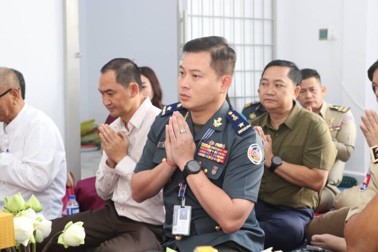 ឧត្តមសេនីយ៍ត្រី សៀ ទីន អញ្ជើញជាអធិតីភាព ពិធីសូត្រមន្តសុំសេចក្តីសុខ អគារស្នាក់ការទីបញ្ជាការស្រាលថ្មី