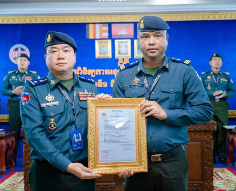 លោកឧត្ដមសេនីយ៍ត្រី ម៉េង ស្រ៊ុន បានអញ្ជើញជាអធិបតីក្នុងពិធីប្រកាសមុខតំណែង ផ្ទេរភារកិច្ច និងបំពាក់ឋានន្តរស័ក្តិ ជូនយោធិន នៃកងរាជអាវុធហត្ថខេត្តកំពង់ស្ពឺ…