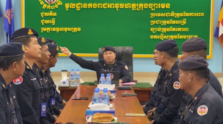 លោកឧត្តមសេនីយ៍ត្រី ម៉េង ស្រ៊ុន មេបញ្ជាការកងរាជអាវុធហត្ថខេត្តកំពង់ស្ពឺ អញ្ជើញចុះត្រួតពិនិត្យដោយផ្ទាល់តាមបណ្តាមូលដ្ឋានកងរាជអាវុធហត្ថក្រុង-ស្រុក