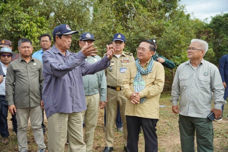ទេសរដ្ឋមន្ដ្រី គន់ គីម និងអភិបាលខេត្តបាត់ដំបង ចុះពិនិត្យរៀបចំដីសម្បទានសង្គមកិច្ច សម្រាប់សាងសង់ផ្ទះជូនអតីតយុទ្ធជន