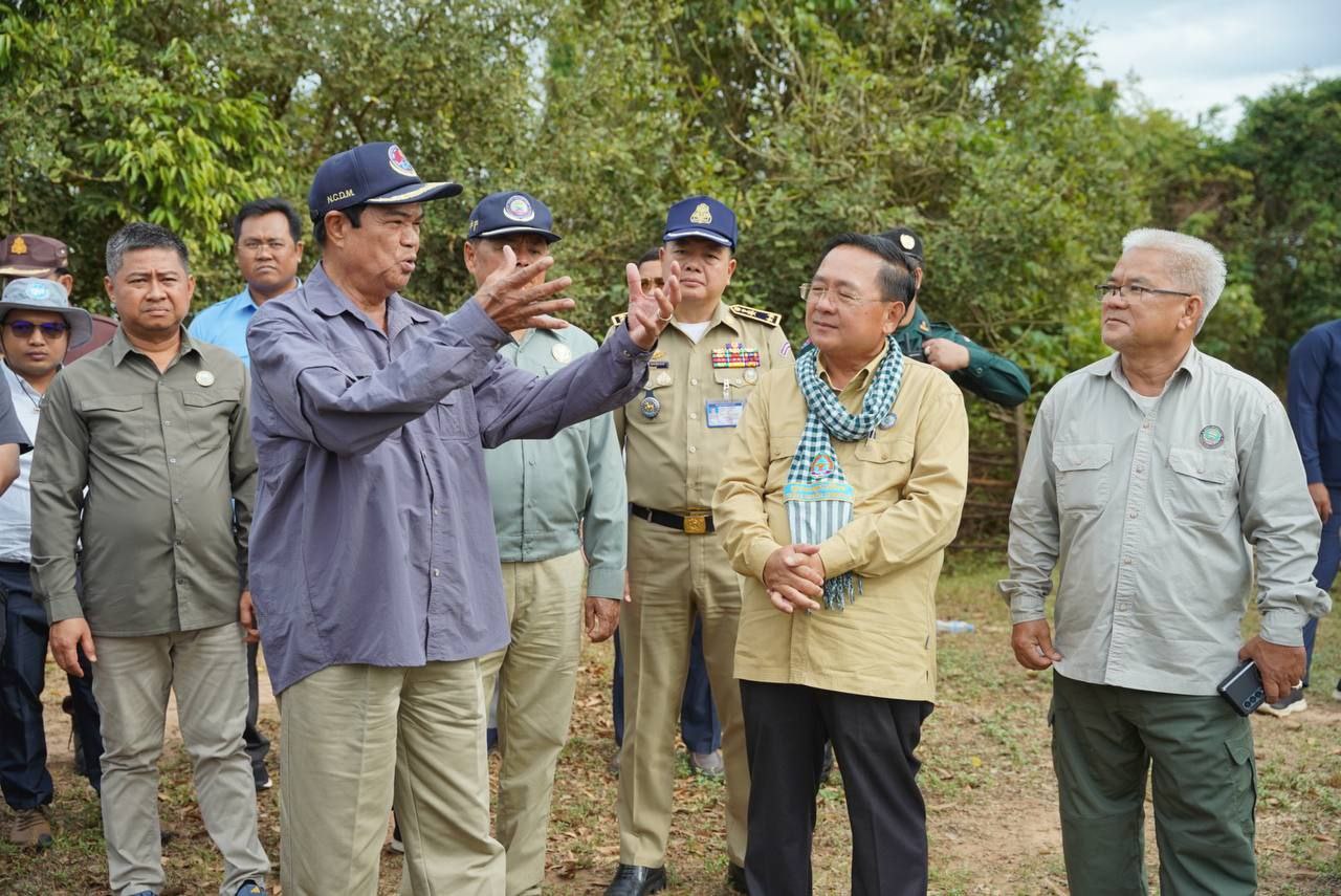 ទេសរដ្ឋមន្ដ្រី គន់ គីម និងអភិបាលខេត្តបាត់ដំបង ចុះពិនិត្យរៀបចំដីសម្បទានសង្គមកិច្ច សម្រាប់សាងសង់ផ្ទះជូនអតីតយុទ្ធជន