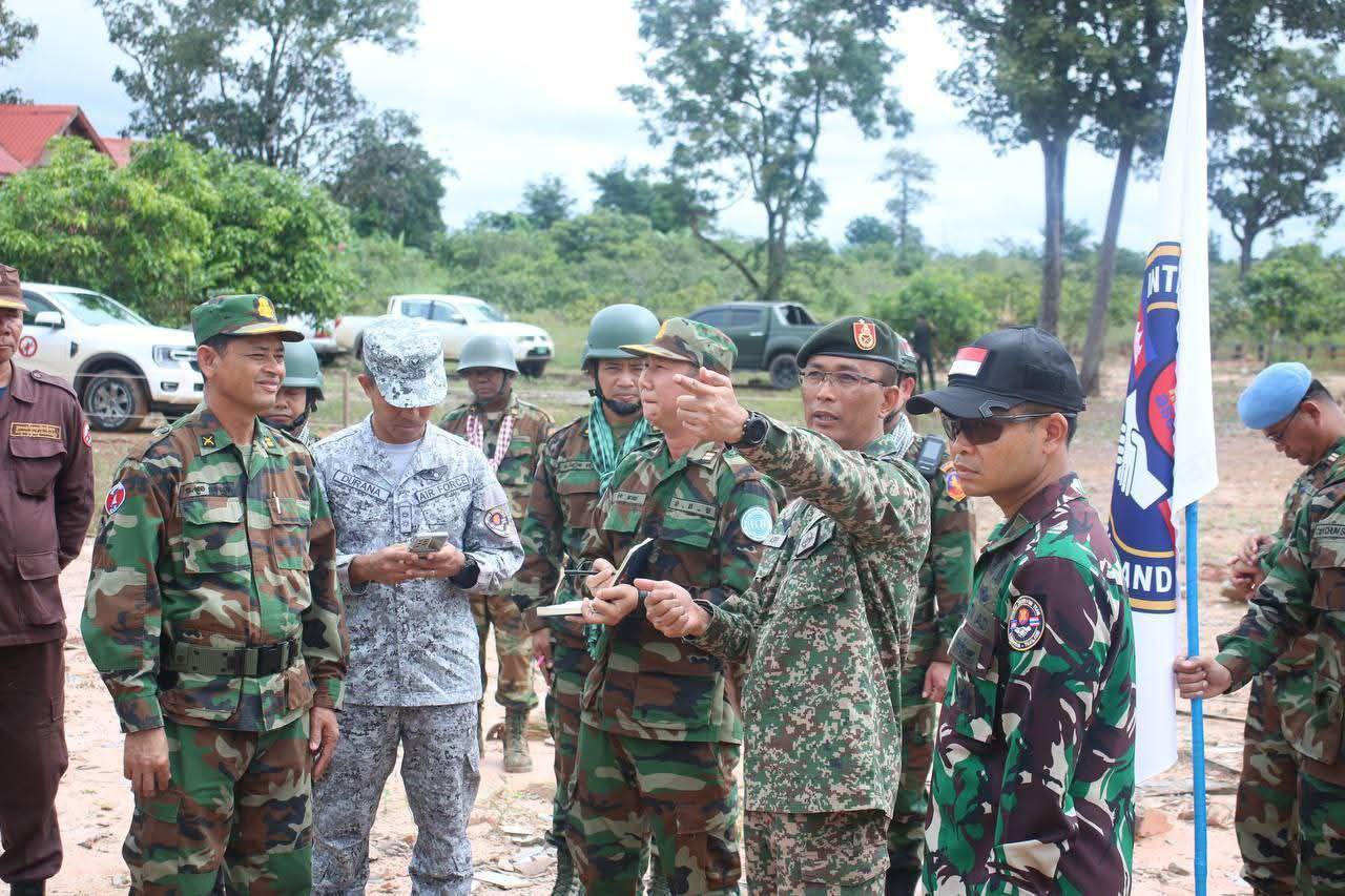 លោកជំទាវ ឧត្តមសេនីយ៍ឯក ម៉ាលី សុជាតា អ្នកនាំពាក្យក្រសួងការពារជាតិ នៃព្រះរាជាណាចក្រកម្ពុជា លោកជំទាវ ឧត្តមសេនីយ៍ឯក ម៉ាលី សុជាតា អ្នកនាំពាក្យក្រសួងការពារជាតិ នៃព្រះរាជាណាចក្រកម្ពុជា