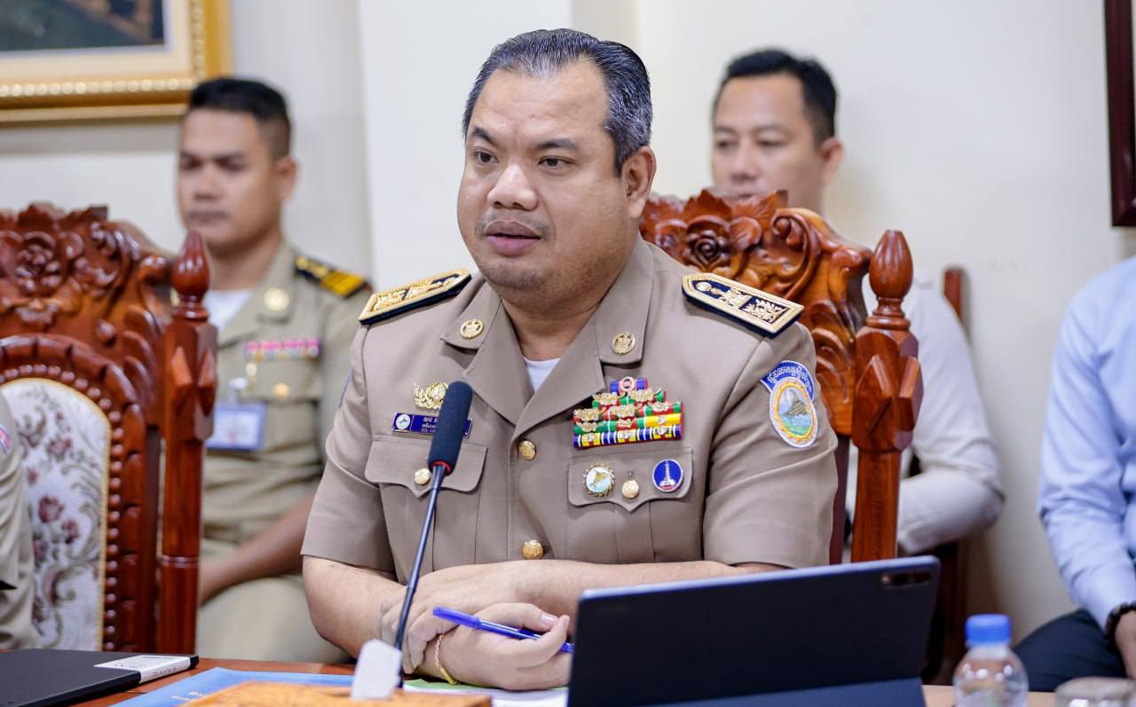 ឯកឧត្តម សរ សពុត្រា ទទួលជួបពិភាក្សាការងារ ជាមួយថ្នាក់ដឹកនាំនៃអគ្គនាយកដ្ឋានអន្តោប្រវេសន៍ ស្តីពីវឌ្ឍនភាពនៃការអនុវត្តផែនការលេខ ០០៣ ផក របស់ក្រសួងមហាផ្ទៃ ឯកឧត្តម សរ សពុត្រា ទទួលជួបពិភាក្សាការងារ ជាមួយថ្នាក់ដឹកនាំនៃអគ្គនាយកដ្ឋានអន្តោប្រវេសន៍ ស្តីពីវឌ្ឍនភាពនៃការអនុវត្តផែនការលេខ ០០៣ ផក របស់ក្រសួងមហាផ្ទៃ