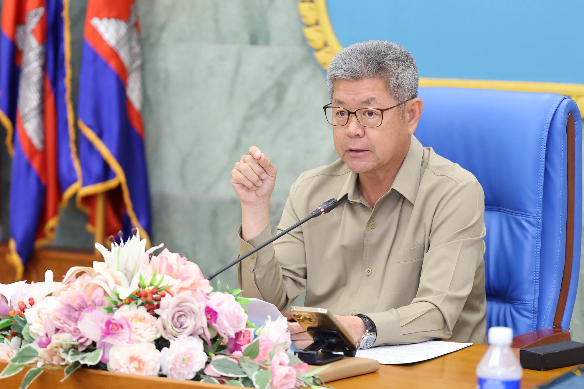 អភិបាលខេត្តកណ្តាល ជំរុញដល់អាជ្ញាធរ មន្ទីរពាក់ព័ន្ធ កម្លាំងមានសមត្ថកិច្ច ត្រូវខិតខំអនុវត្ត និងផ្សព្វផ្សាយឱ្យបានទូលំទូលាយអំពីបទបញ្ជាលេខ ០២ បប របស់រាជរដ្ឋាភិបាល អភិបាលខេត្តកណ្តាល ជំរុញដល់អាជ្ញាធរ មន្ទីរពាក់ព័ន្ធ កម្លាំងមានសមត្ថកិច្ច ត្រូវខិតខំអនុវត្ត និងផ្សព្វផ្សាយឱ្យបានទូលំទូលាយអំពីបទបញ្ជាលេខ ០២ បប របស់រាជរដ្ឋាភិបាល