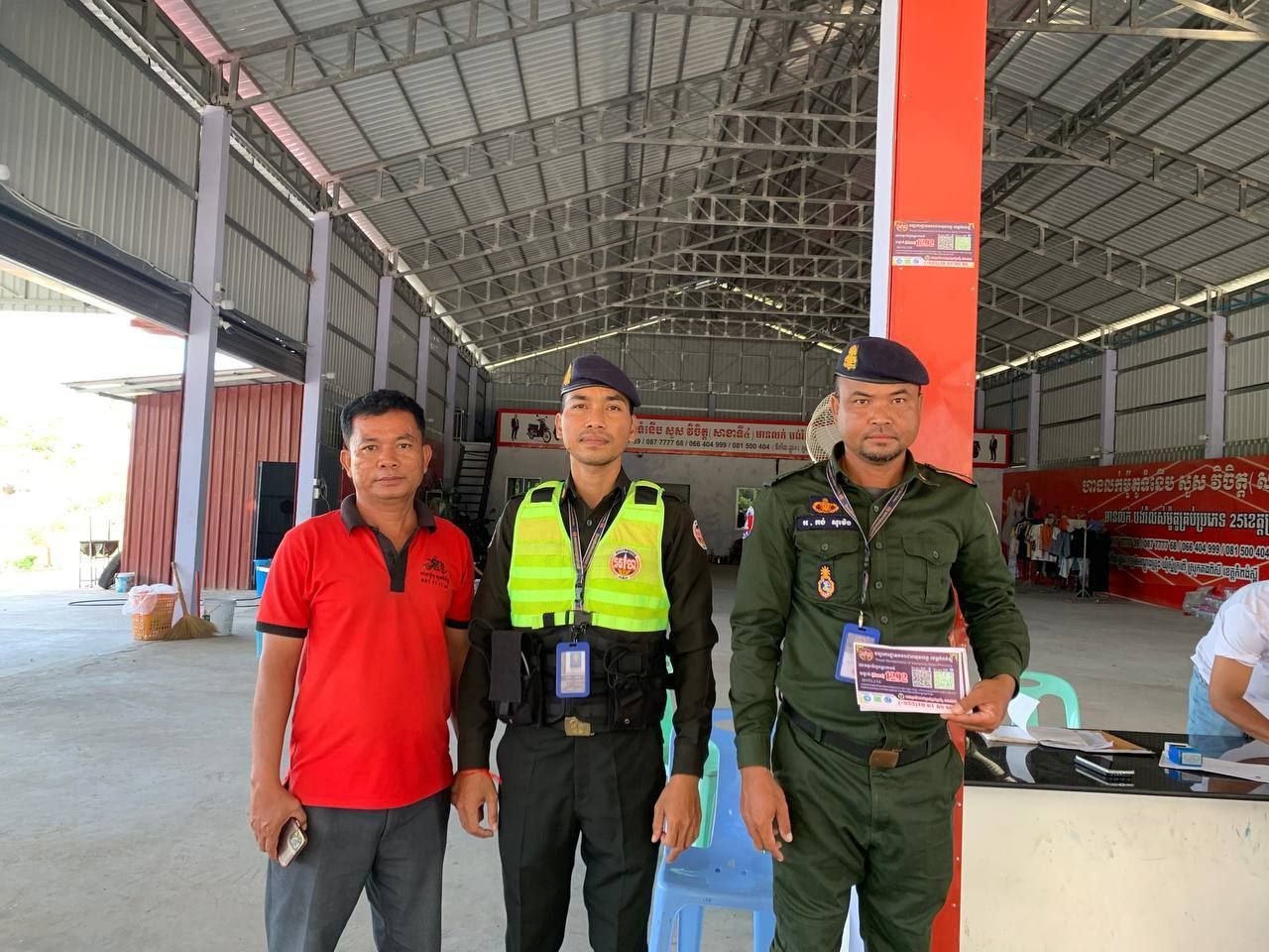 សកម្មភាពកម្លាំងកងរាជអាវុធហត្ថខេត្តកំពង់ស្ពឺ បន្តចុះផ្សាយលេខទូរស័ព្ទអន្តរាគមន៏សង្គ្រោះបន្ទាន់1292 ដល់ប្រជាពលរដ្ឋក្នុងភូមិសាស្រ្តខេត្តកំពង់ស្ពឺ… សកម្មភាពកម្លាំងកងរាជអាវុធហត្ថខេត្តកំពង់ស្ពឺ បន្តចុះផ្សាយលេខទូរស័ព្ទអន្តរាគមន៏សង្គ្រោះបន្ទាន់1292 ដល់ប្រជាពលរដ្ឋក្នុងភូមិសាស្រ្តខេត្តកំពង់ស្ពឺ…