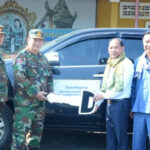 ឯកឧត្តម យូ សិរីវុឌ្ឍ និង ឯកឧត្តម ភឺន ផល្លា បានអញ្ជើញដឹកនាំក្រុមការងារចុះសួរសុខទុក្ខ និងនាំយកថវិកា និងគ្រឿងឧបភោគបរិភោគមួយចំនួន ព្រមទាំងមធ្យោបាយដឹកជញ្ជូនរួមមាន ( រថយន្ត០១គ្រឿង និងម៉ូតូចំនួន ១១គ្រឿង) សម្រាប់ប្រើប្រាស់ជាចាំបាច់ ជូនដល់វីរៈកងទ័ព ដែលកំពុងឈរជើងការពារទឹកដីព្រំដែនកម្ពុជា-ថៃ !!!