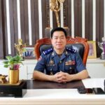 លោកឧត្តមសេនីយ៍ត្រី ម៉េង ស្រ៊ុន ព្រមទាំងកងកម្លាំងនៃកងរាជអាវុធហត្ថទាំងមូល ក្រាបបង្គំទូលថ្វាយព្រះពរ ព្រះករុណា ព្រះបាទសម្តេចព្រះបរមនាថ នរោត្តម សីហមុនី ព្រះមហាក្សត្រ