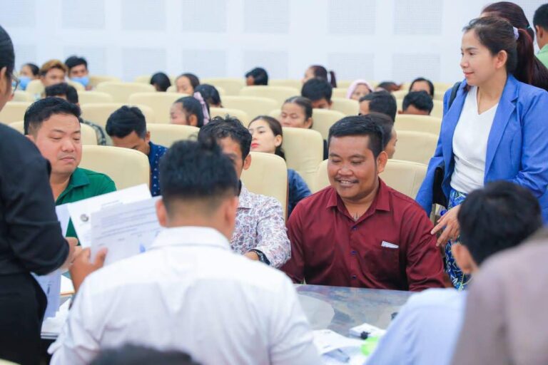 ក្រសួងរៀបចំដែនដី នគរូបនីយកម្ម និងសំណង់ បានបន្តសម្របសម្រួលដោះស្រាយនិងទទួលពាក្យស្នើសុំផ្ទេរកម្មសិទ្ធិដីធ្លី អតិថិជនគម្រោង ឡេង ណាវ៉ាត្រា ព្រះប្រសប់